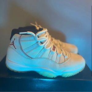Jordan 11 Platinum size 9.5 mens